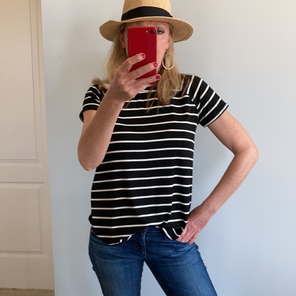 Short Sleeve Black & White Tee - Picture 5 of 10